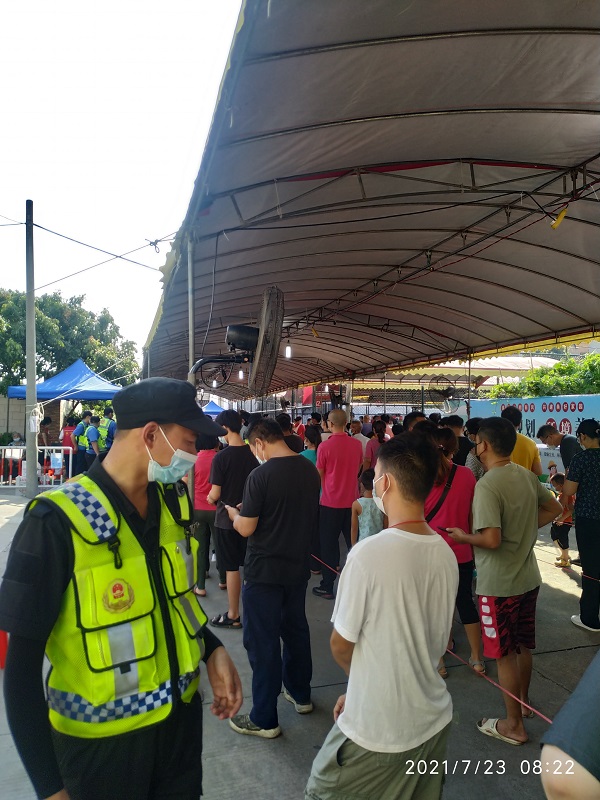 【抗擊疫情，共克時艱】我司隊員前往永益核酸檢測點(diǎn)，維護(hù)現(xiàn)場秩序